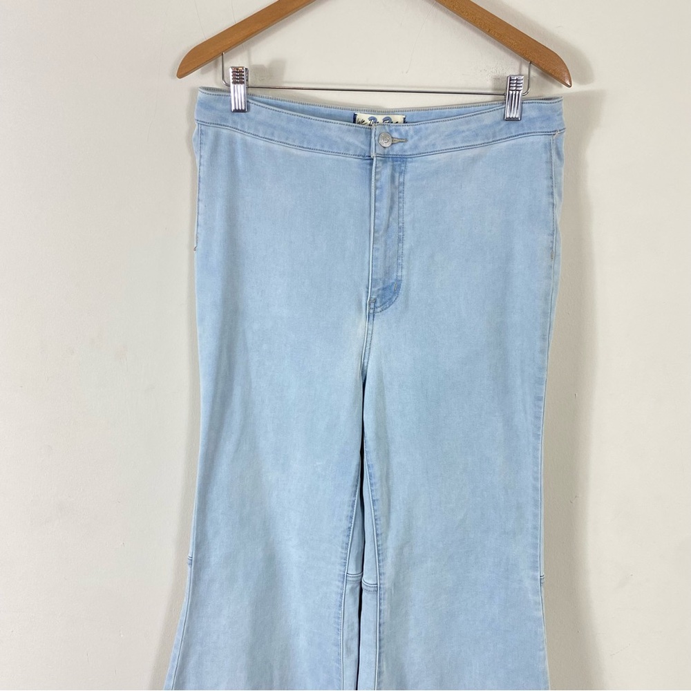 Free People Youthquake Cropped Flare Jeans in Bleach Out Light Wash - 32 - Picture 8 of 16